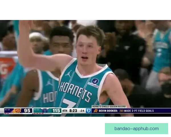 里程碑之夜克努佩尔超越肯巴沃克刷新黄蜂三分纪录